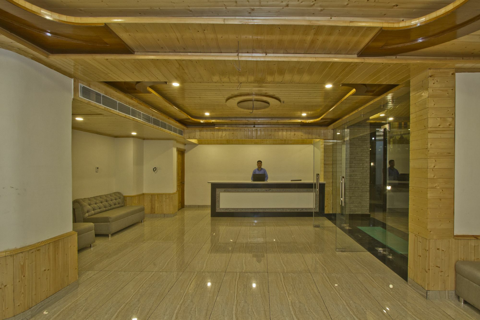 Sarthak Regency By M K Hospitality,Rangri, Manali,Hp,Just 1 Kms From Volvo Parking Hotel Exterior photo